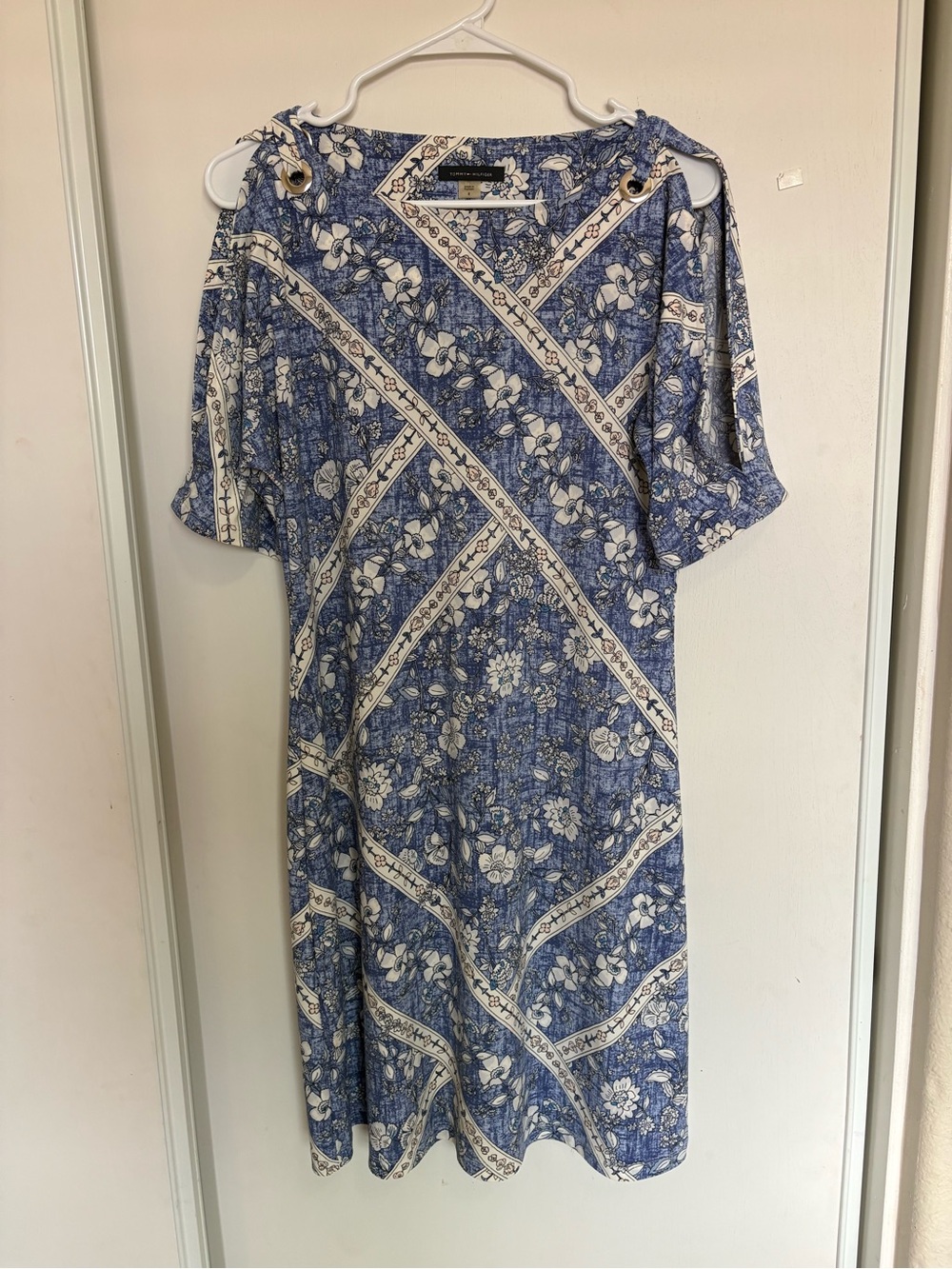 Tommy Hilfiger Floral Grommet Jersey Dress Size 8 Blue Cold Shoulder Retail 99$